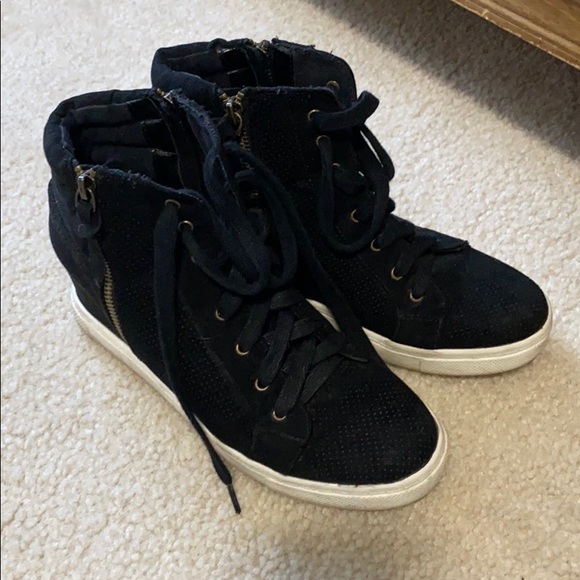 black wedge heel tennis shoes